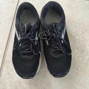Brooks Revel 3, size 7.5, black